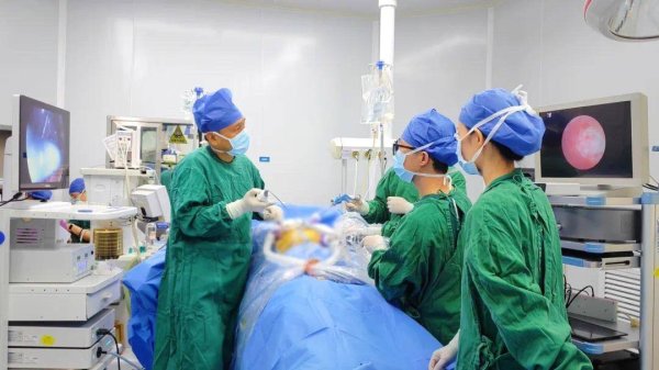 配资软件 胆囊里“潜伏”了小石头，36岁白领终于摆脱困境